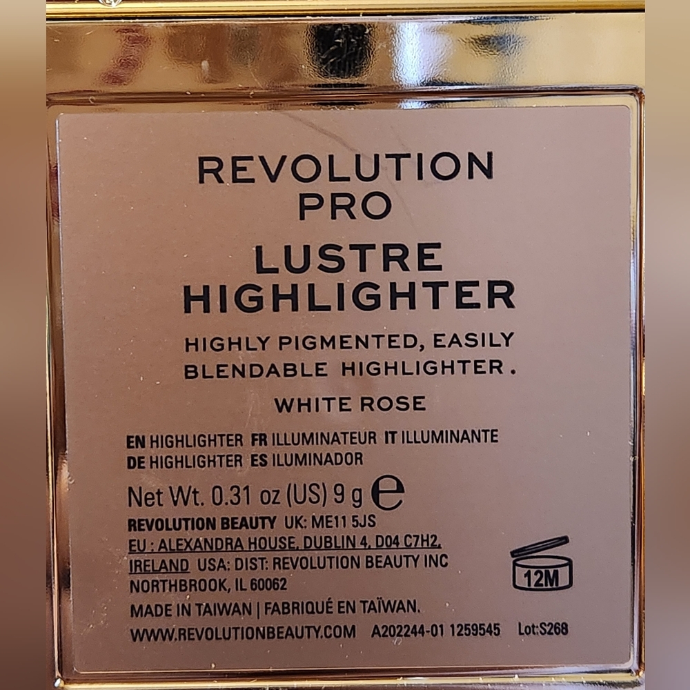 Revolution Pro Lustre Highlighter - White Rose Shimmer in Elegant LUXE Compact - Picture 4 of 5